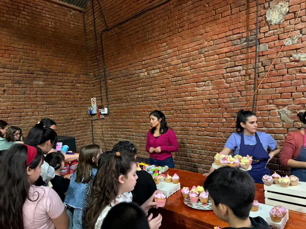 talleres de invierno, Dolavon, arte para niños, talleres culturales, cerámica para niños, cocina para niños, arte reciclado, espectáculos de títeres, evento cultural Dolavon, actividades para niños, pintura para niños, maquillaje artístico, receso escolar, comunidad Dolavon, desarrollo cultural