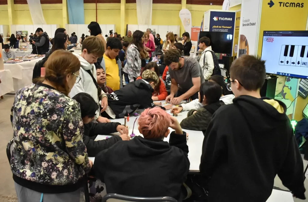 Feria del Libro 2025, Feria de las Artes Trelew, inscripción Feria del Libro, autores independientes, editoriales argentinas, librerías en ferias, eventos culturales Trelew, UNPSJB, Biblioteca Pedagógica Trelew, cultura en Trelew, presentación de libros, stands en ferias, convocatoria cultural, libros publicados 2022, actividades literarias