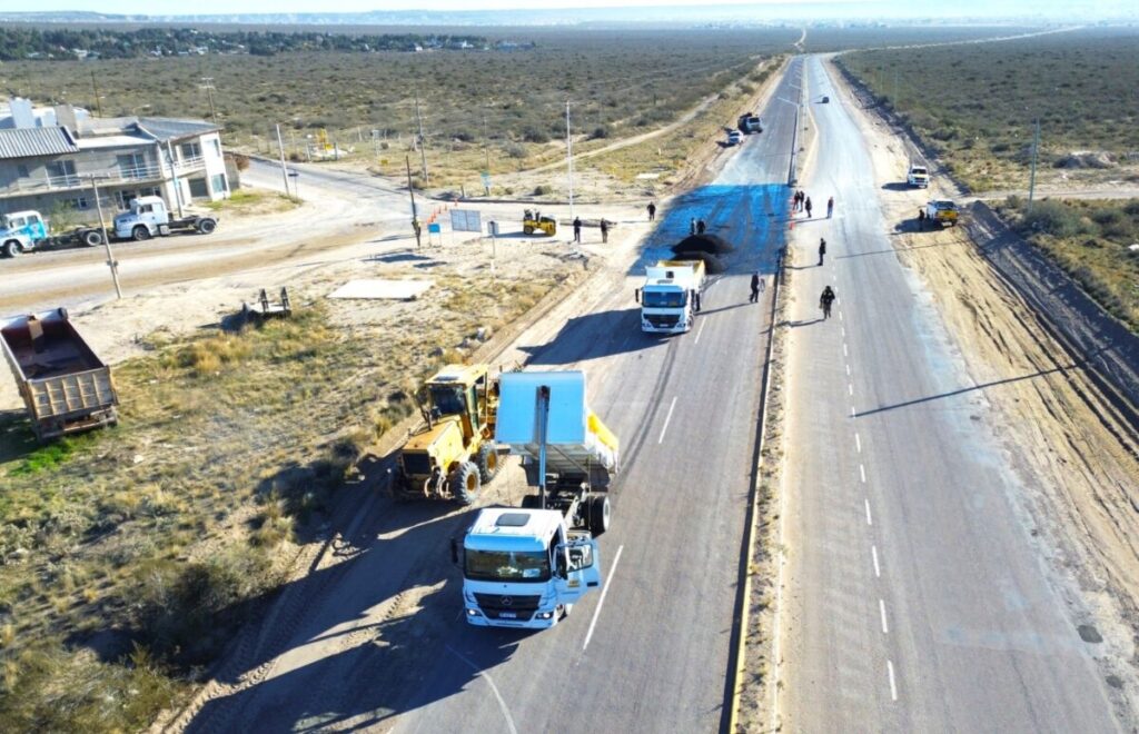 barrio Solanas,Puerto Madryn,obras viales Chubut,Nacho Torres,Vialidad Provincial,acceso Ruta 1,bacheo en Solanas,carpeta asfáltica nueva,infraestructura vial,Tórtola Chubut,Federico Drescher,doble trocha Madryn Trelew,El Doradillo obras,seguridad vial Chubut,obras con fondos provinciales