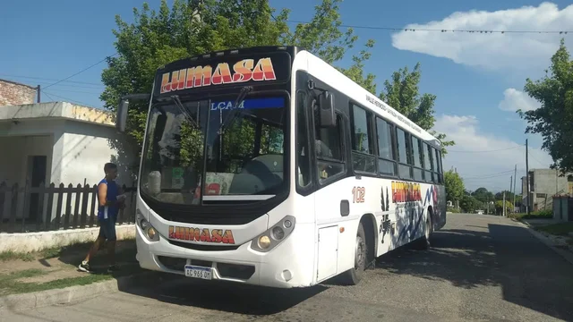 Un joven muere atropellado tras bajar de un colectivo