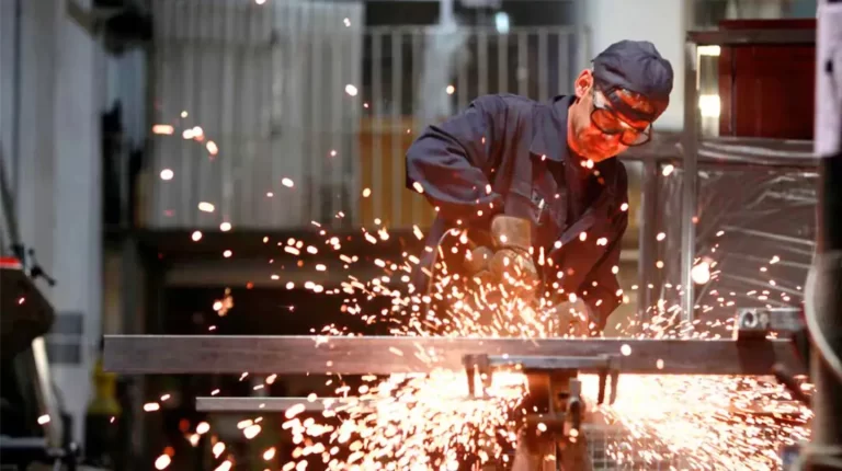 La economía cayó por segundo mes consecutivo