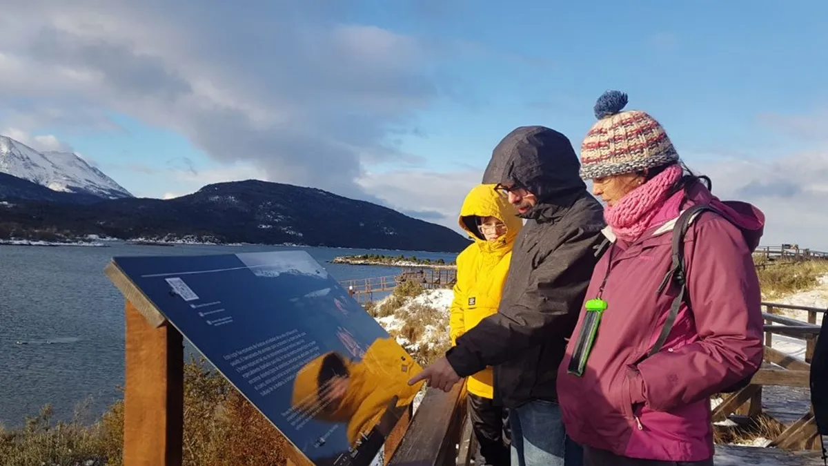 Arqueólogos del CONICET impulsan propuestas de turismo científico en Ushuaia  - Radio 3 Cadena Patagonia