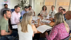 Paz en una de las reuniones con concejales de Trelew.