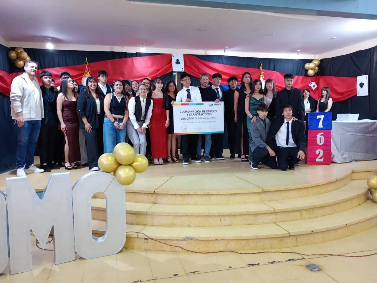 El intendente de Trelew encabezó la entrega de certificados de talleres laborales