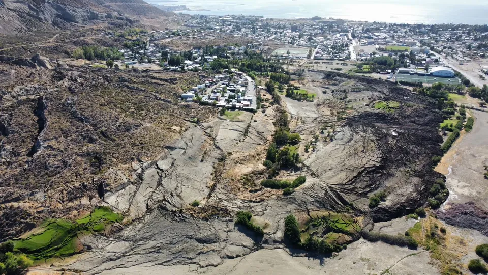 Alarma en el Laprida de Comodoro: una casa se rajó por movimientos en ...