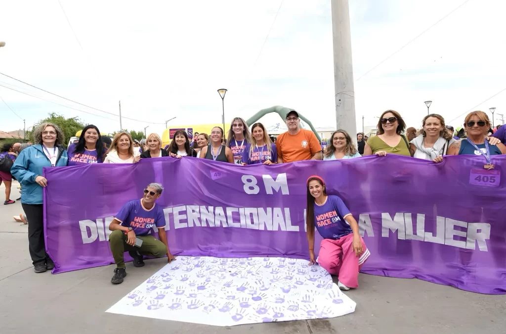 Trelew, Women Race 8M, carrera de mujeres, Día Internacional de la Mujer, deporte en Trelew, eventos deportivos Chubut, Plaza de la Mujer Trelew, running femenino, comunidad Trelew, actividad deportiva mujeres, Chubut Deportes, salud y deporte, carrera 8 kilómetros, noticias Trelew, eventos en Trelew