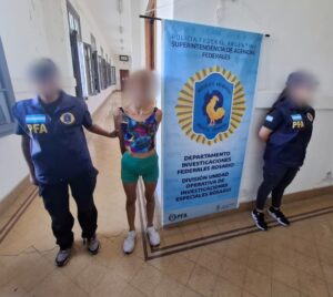 Nueve detenidos vinculados a Los Monos en allanamientos por narcomenudeo en zona oeste y sur de Rosario - Image 2