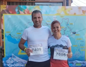 Laura y su pareja Iván en San Martín de los Andes,