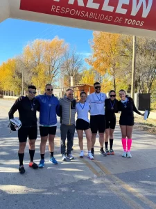 Los ganadores de las postas masculina, femenina y mixta.