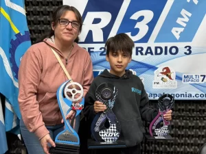 Thiago junto a su mamá Adriana en Radio 3.