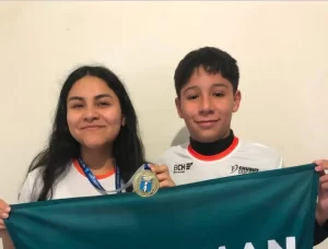 Zoe con Nelson Castro, el otro gaimense que disputó el nacional. Foto: Deportes y Recreación Gaiman (Facebook).