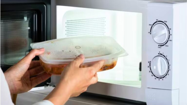 ¿Calentás comida en recipientes de plástico? Esto descubrió un estudio