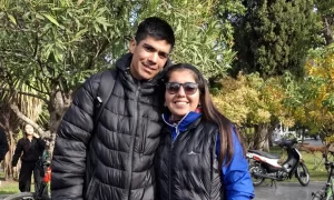 Martín junto a Florencia, su pareja.