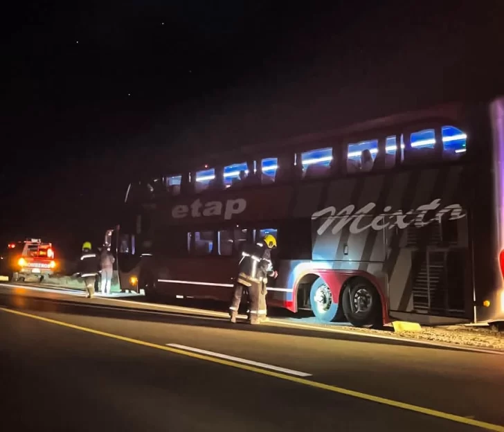 Un colectivo perdió una rueda en Ruta 3