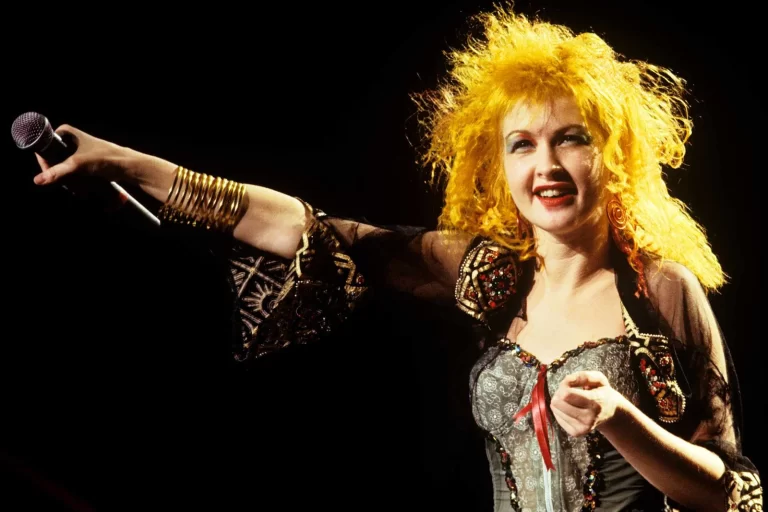 «True Colors» cumple 40 años y Cyndi Lauper lo celebra con canciones inéditas
