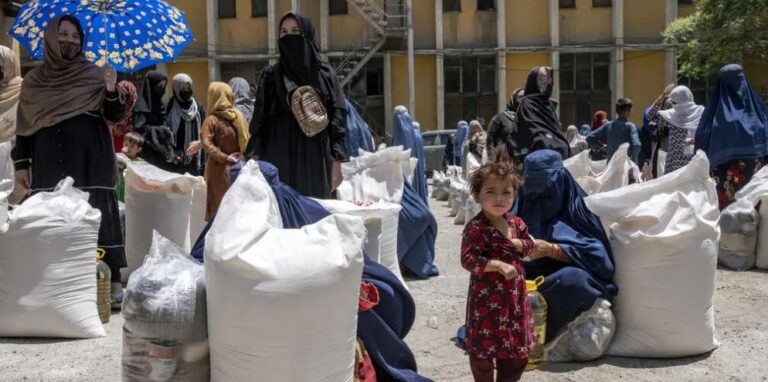 Afganistán: la crisis del hambre deja niños demasiado débiles para ser operados