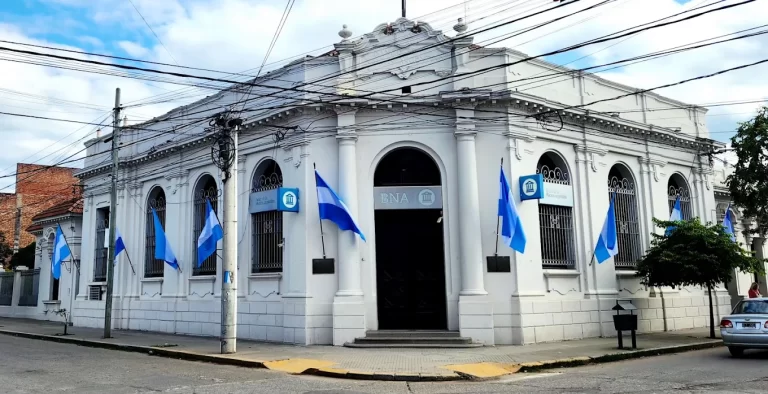 Condenaron a dos cajeros del Banco Nación por robar dinero de clientes 