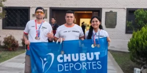 Jorge junto a su instructor Ismael Franco y su compañera Zoe Franco.